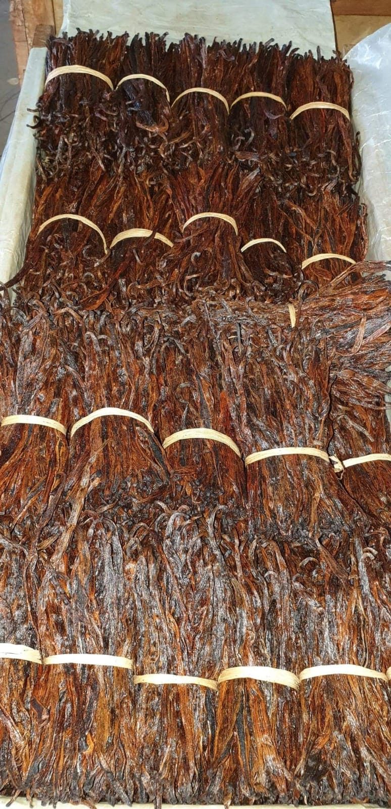 Hand-graded cured vanilla bundles