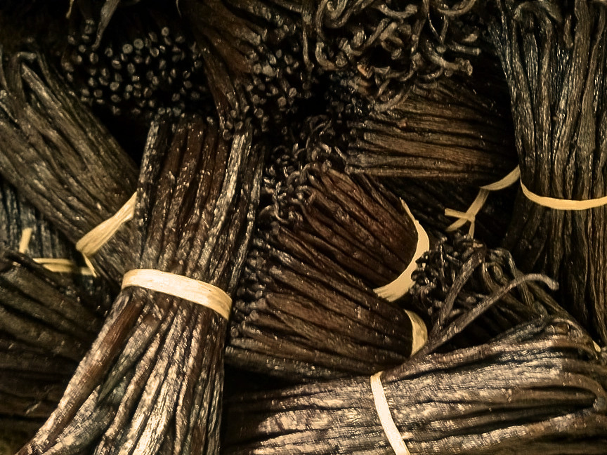 Hand-graded cured vanilla bundles